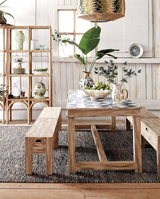 自然风餐厅木质桌椅图