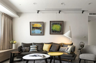 素雅北欧风格客厅 沙发照片墙设计