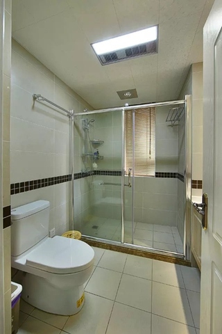简约美式卫生间淋浴房隔断设计