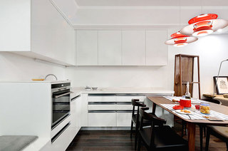 北欧风开放式厨房 白色橱柜设计