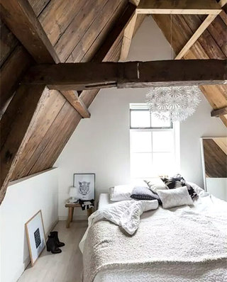阁楼卧室木质吊顶设计图
