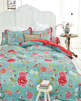 卧室彩色床品装饰设计