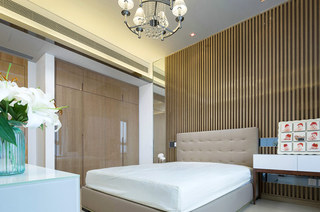 现代简欧风卧室 竖条纹背景墙设计