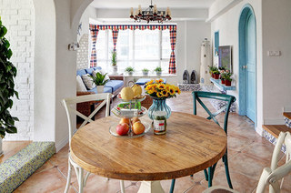 220平地中海风复式楼木质餐桌图片