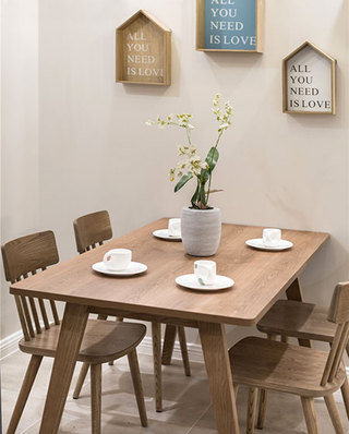 90平北欧风格公寓餐厅木质桌椅图