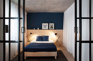 自然工业风混搭 深蓝色卧室背景墙欣赏