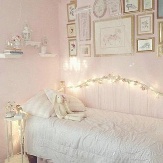 粉色卧室装修装饰效果图