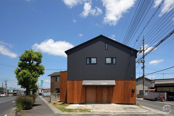 TT建筑设计室将日本家具工厂改造为家庭住宅 (2)_调整大小