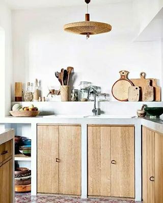 清新木质厨房橱柜图