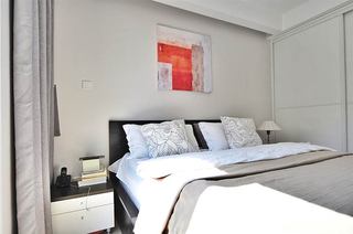 90平北欧风格小公寓卧室床头装饰画