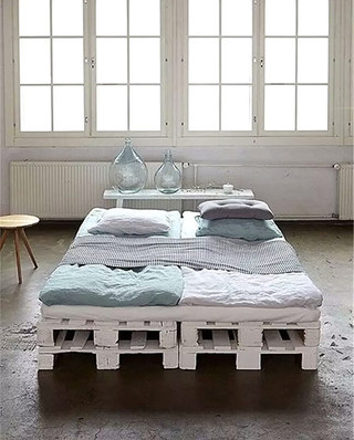 卧室木板床diy装饰图