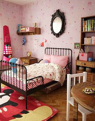 粉色系儿童房床摆放图