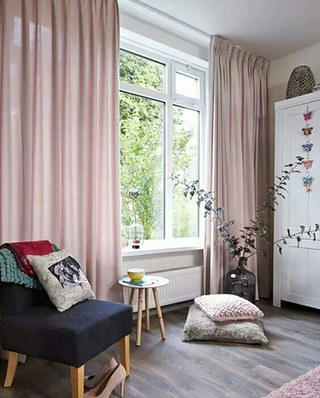 客厅轻薄单色窗帘设计图片