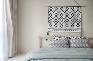 120平日式风格三居卧室床品图片