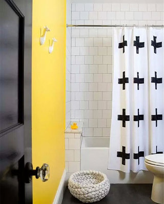 黄色卫生间背景墙设计