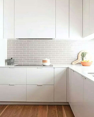 简洁装修白色厨房图片