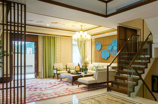 300平东南亚风格别墅楼梯装修设计