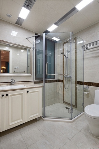 130平美式风格装修卫浴间装潢图