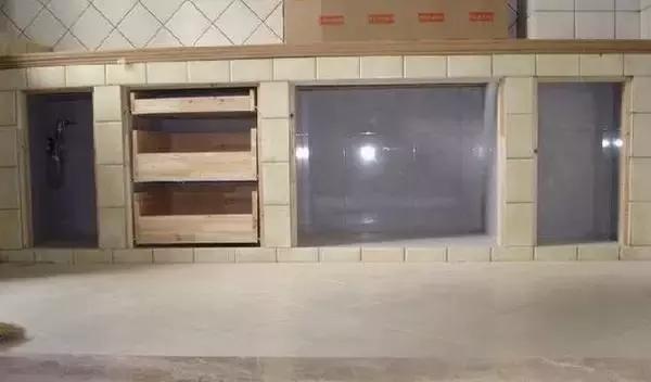 晒晒朋友家用砖做的橱柜，头一次见厨房橱柜这样装，太漂亮了！