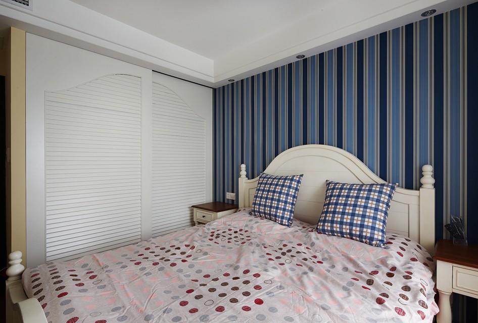三居室装修,80平米装修,5-10万装修,卧室,地中海风格,卧室背景墙,蓝色,条纹