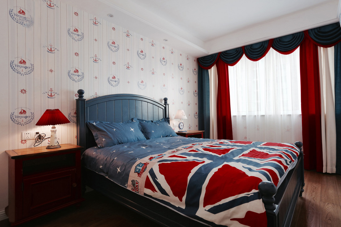 90平米装修,二居室装修,10-15万装修,卧室,美式风格,窗帘,蓝色,红色,床上用品