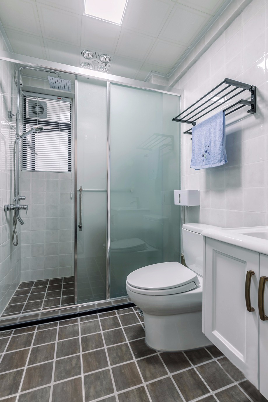 简约北欧三居室淋浴房装修效果图