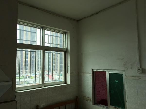 在深圳1200的出租房，又脏又破，改造好结果房东反悔不租了！