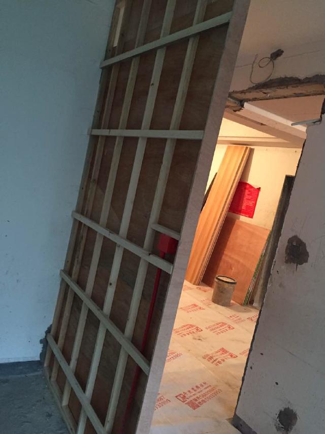 新房木工进行中，能做柜子的地方全做了满墙柜，连隔断也没放过！