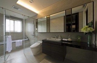 现代风格三居室卫生间装修效果图