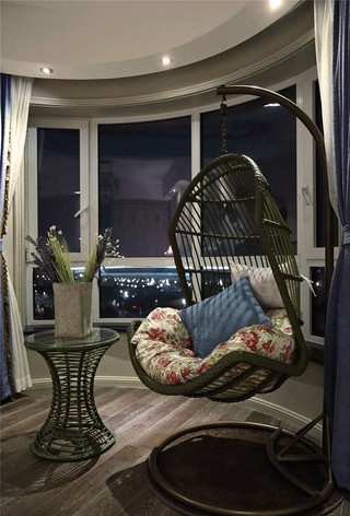 欧美风情三居装修阳台摇篮椅设计
