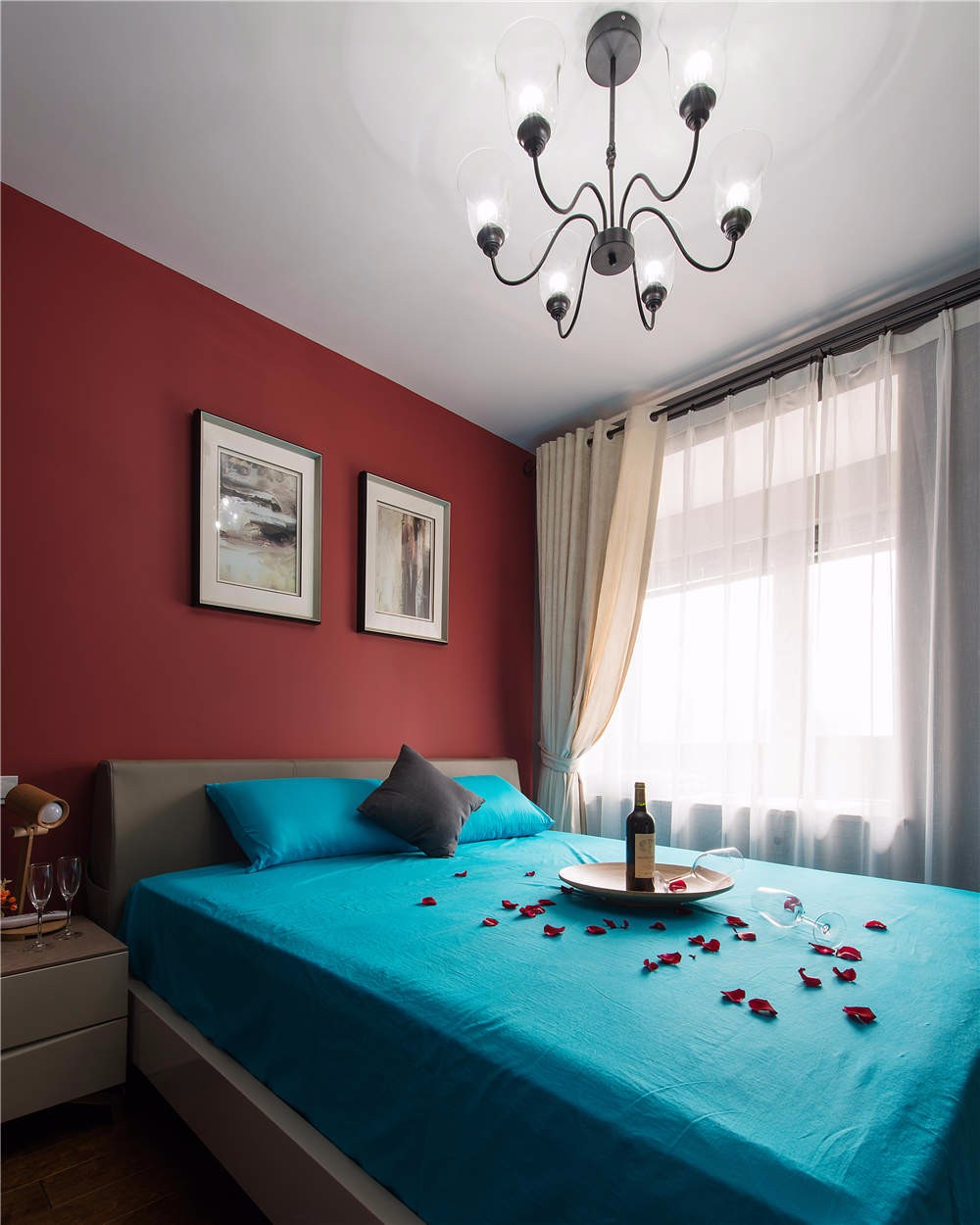 二居室装修,80平米装修,5-10万装修,卧室,混搭风格,卧室背景墙,蓝色,红色