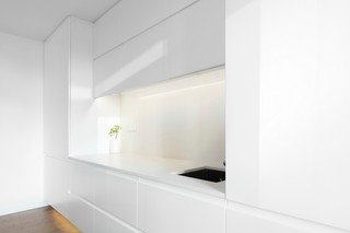 极简白色原木风公寓厨房装修效果图