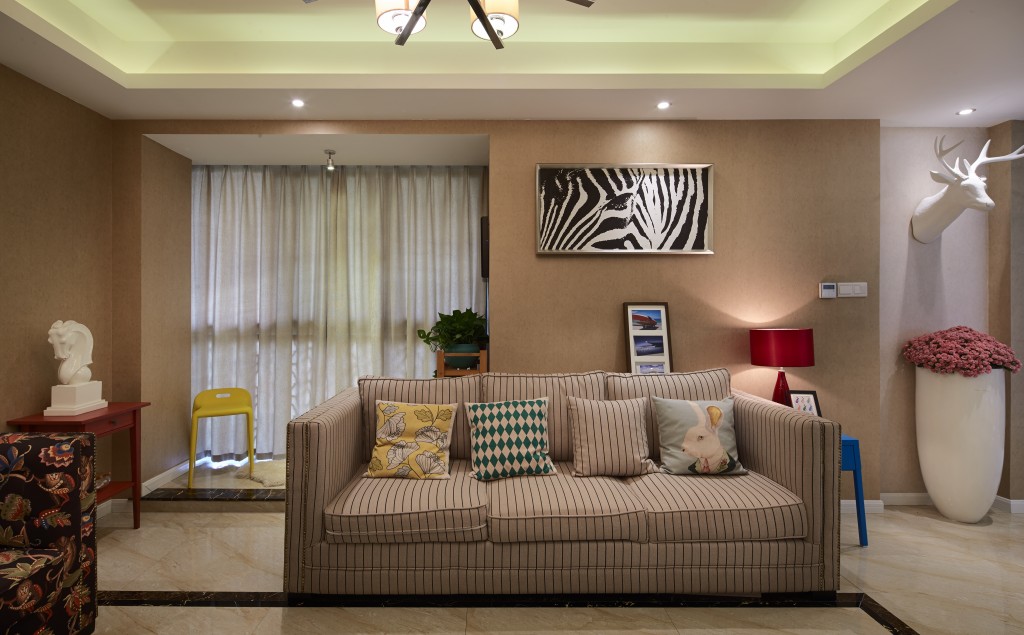 软装搭配沙发与窗帘色系的绝妙搭配