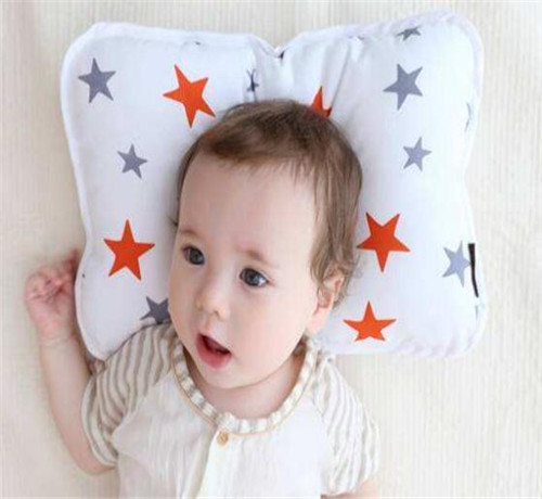 宝宝多大能睡枕头 新生儿需要使用枕头吗