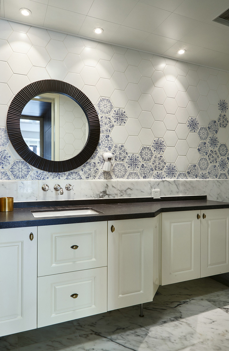 美式风格两居室卫生间洗手台装修设计图