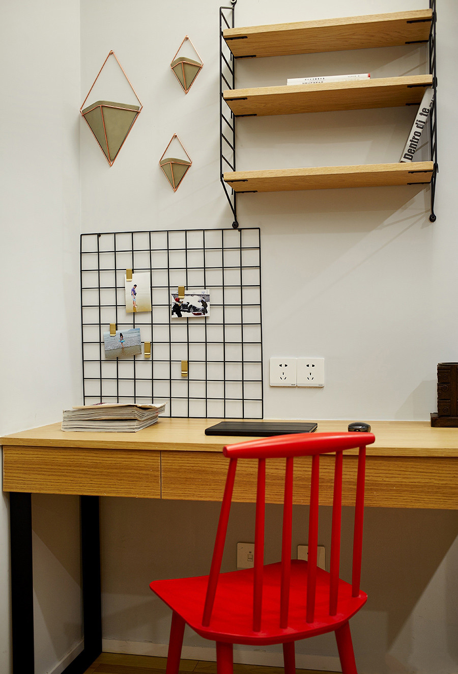 现代简约二居室书桌设计效果图
