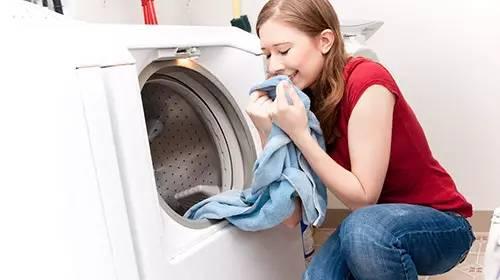 洗衣机长年不清洗，细菌比马桶还多！教你个简单方法，干净又健康