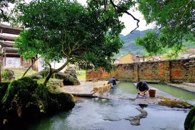 勾藍瑤寨是一個保存非常完好的瑤族祖居地, 有