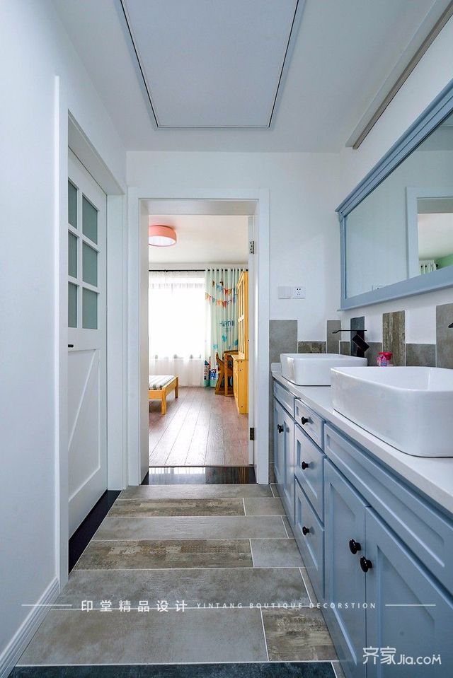 简约复式三居卫生间装修效果图