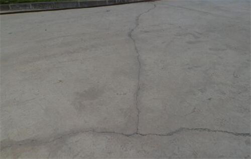 【方林装饰】水泥地面裂缝怎么处理 推荐几招常用修补裂缝方法
