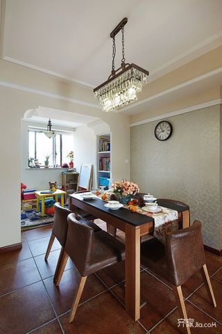 三居室美式风格装修餐桌图片