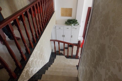  复式楼装修中如何设计楼梯 家装设计的那点事儿广州小产权房出售 村委