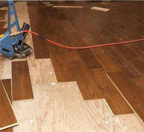 瓷砖上能铺木地板吗