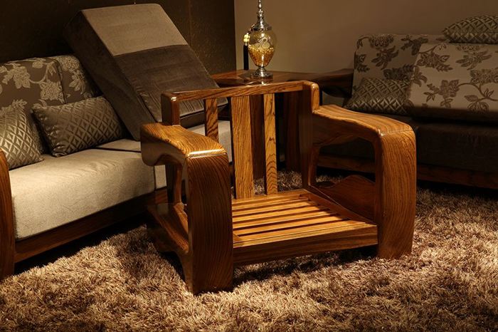 一套乌金木沙发多少钱在厨房装饰橱柜用乌金木做的沙发好？