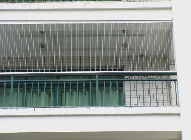 邻居装修安装防盗窗，物业：马上拆了，看看你隔壁怎么做的