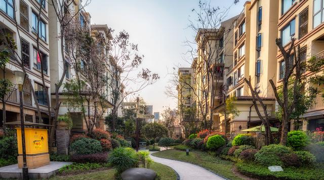中国城市化率落后西方20年！快速扩张的城市化还能支撑房屋价格吗