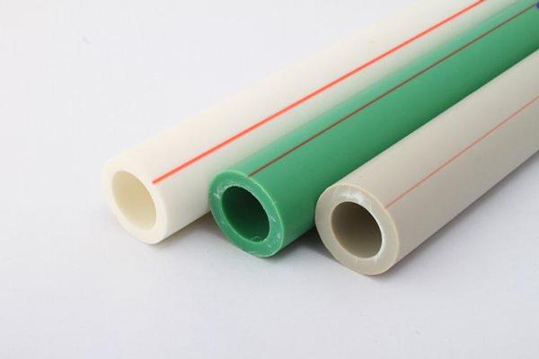 装修买PPR水管门道多，单层双层、绿色白色有何差别？