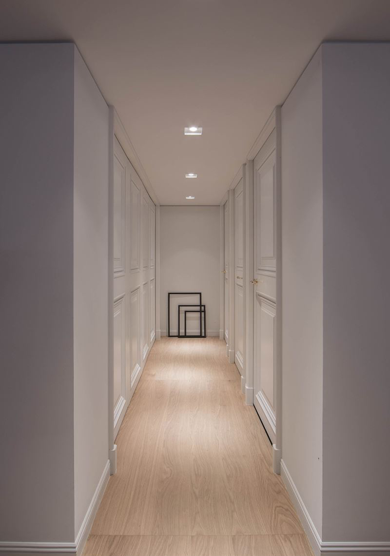 165㎡现代风格三居装修走廊效果图