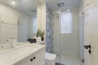135平三居室装修淋浴房效果图
