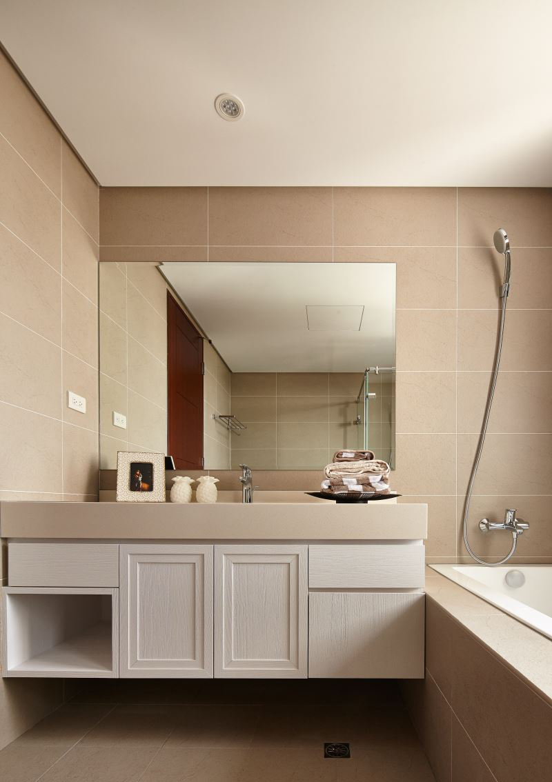 115平现代风三居装修浴室柜设计图